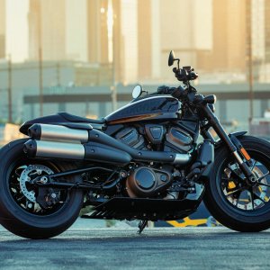 harley-davidson-custom-chopper-motocycle-road.jpg
