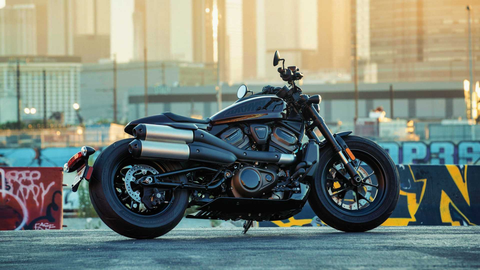 harley-davidson-custom-chopper-motocycle-road.jpg
